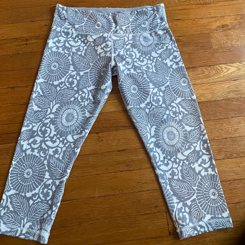 Lulu lemon crop leggings size 10 *see photos*